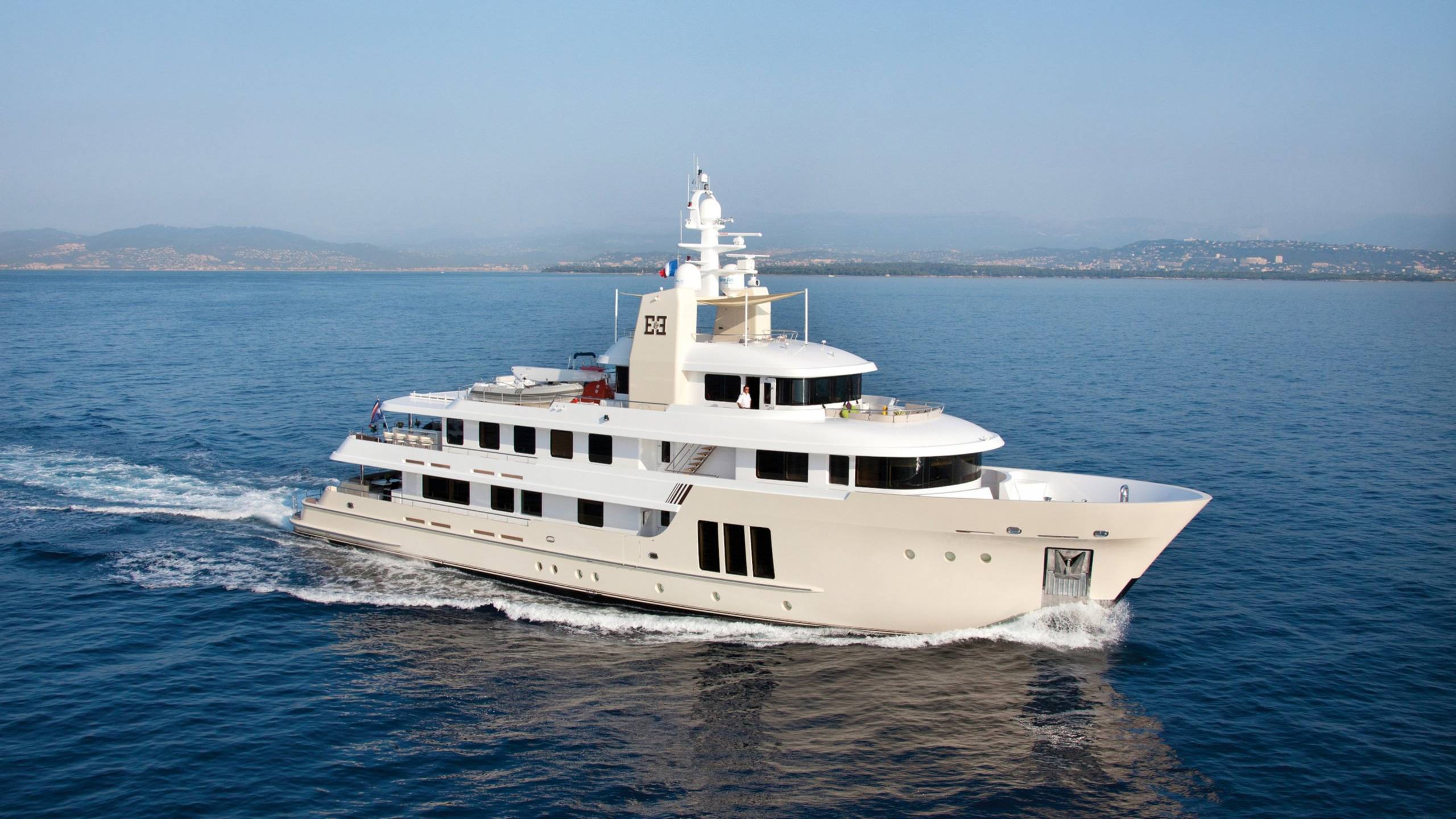 e&e yacht