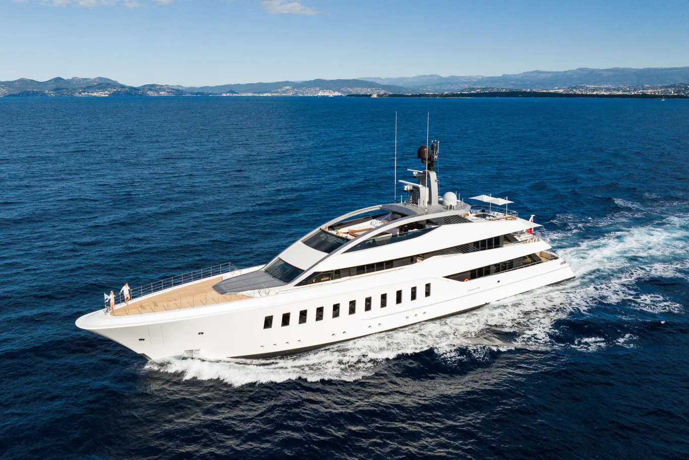 Halo yacht