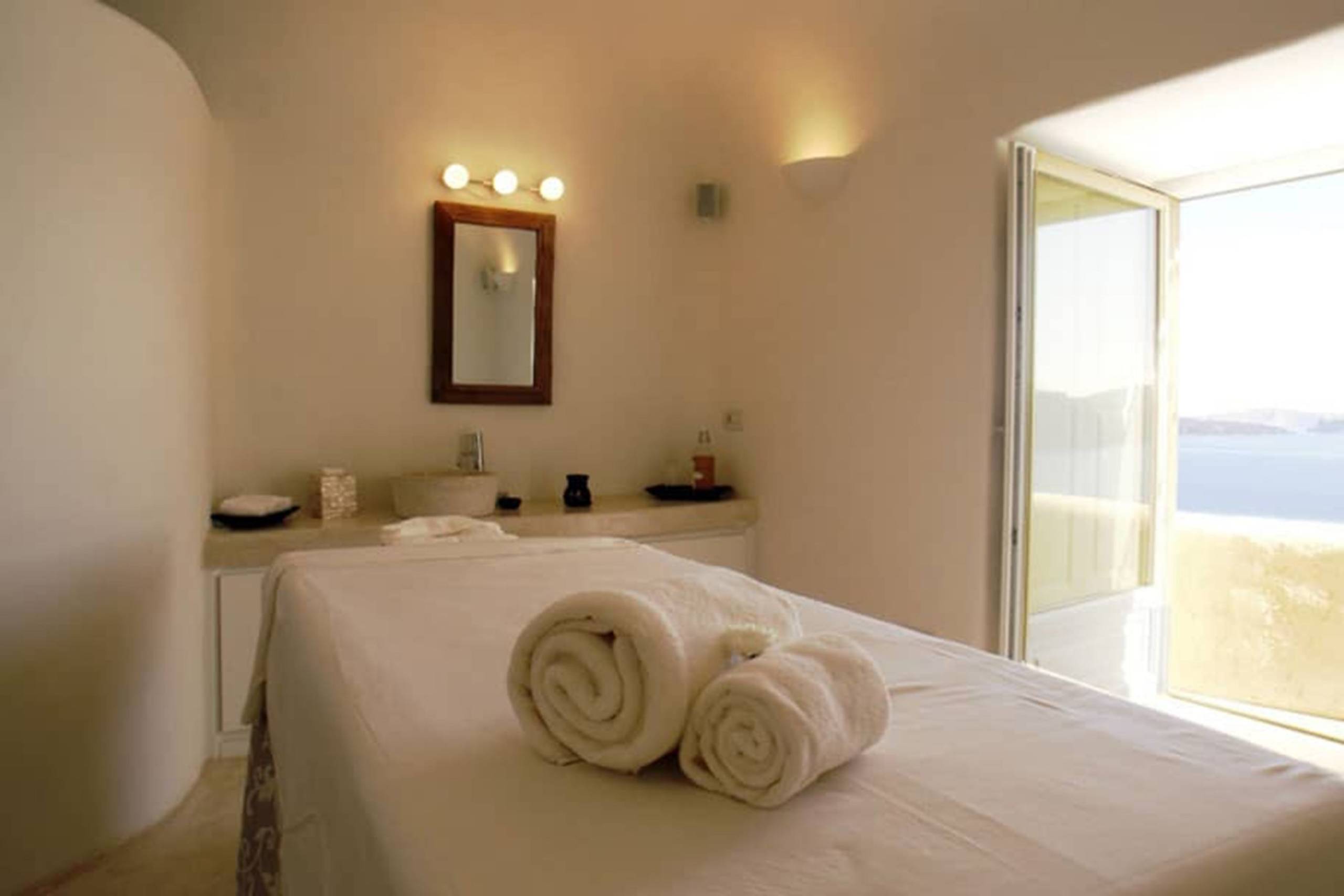 MYSTIQUE SPA Santorini