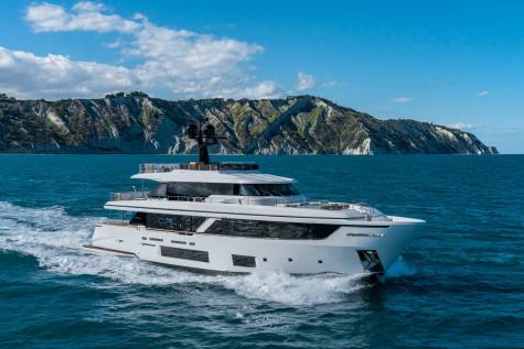 Custom Line Navetta 30 Through the Lens