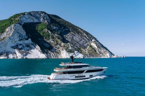 Custom Line Navetta 30 Through the Lens