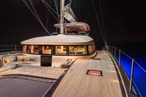 Lagoon Seventy 7 Through the Lens