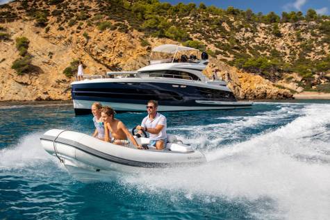 Van Der Valk Flybridge 24m Through the Lens