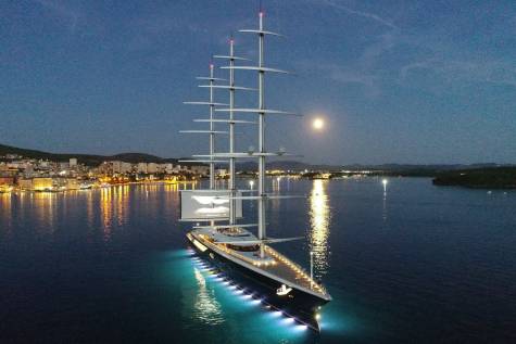 Black Pearl Through the Lens
