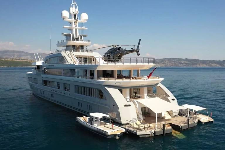 Superyacht Builder