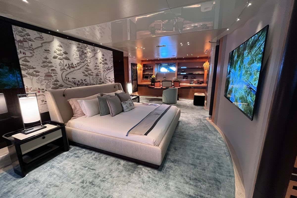 Full-Beam Lower Deck Owner’s Suite