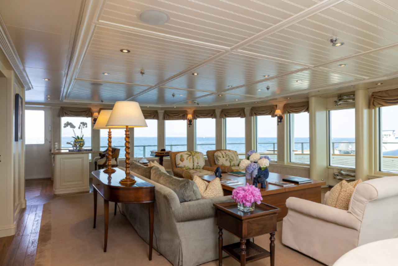  Full- Beam Owner’s Suite