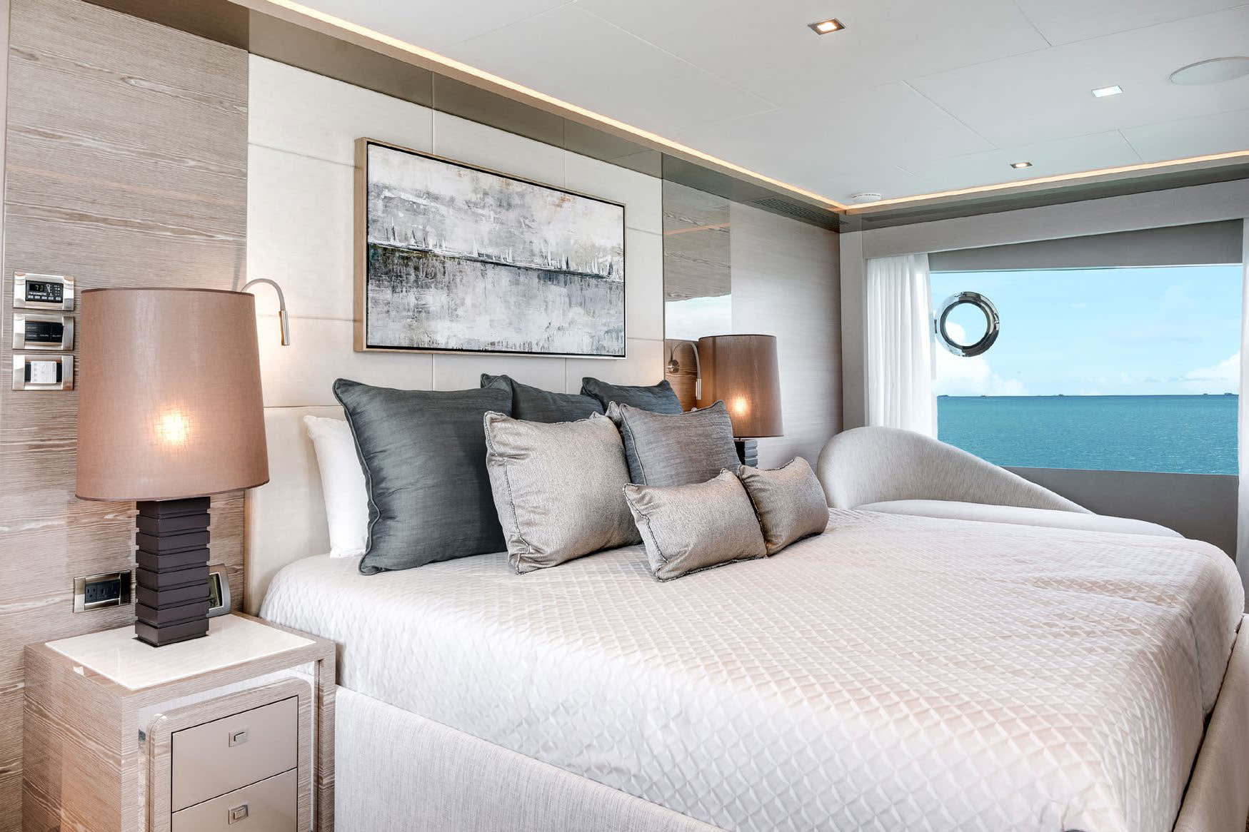 Full-Beam Main Deck Master Suite
