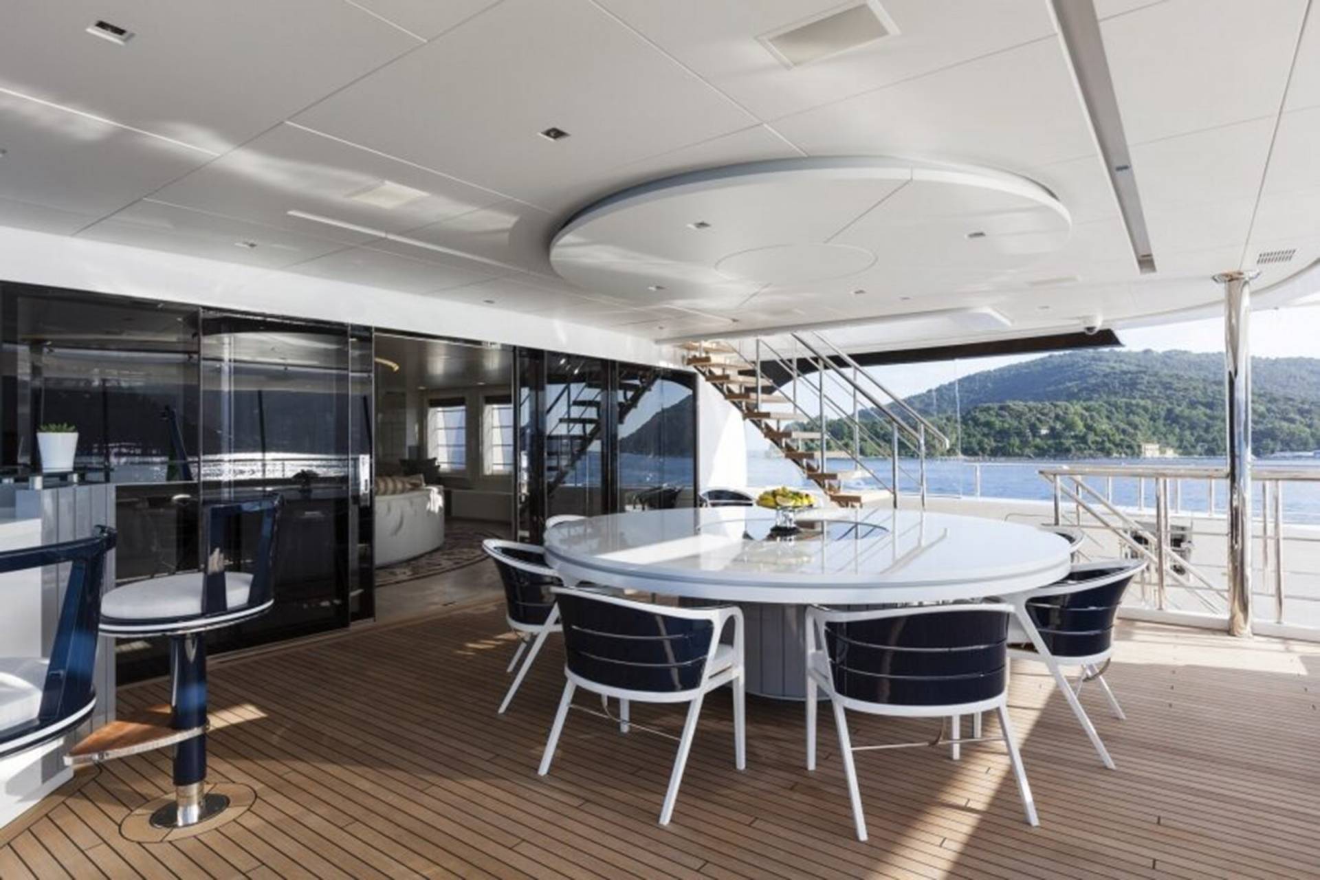 A Hybrid Superyacht