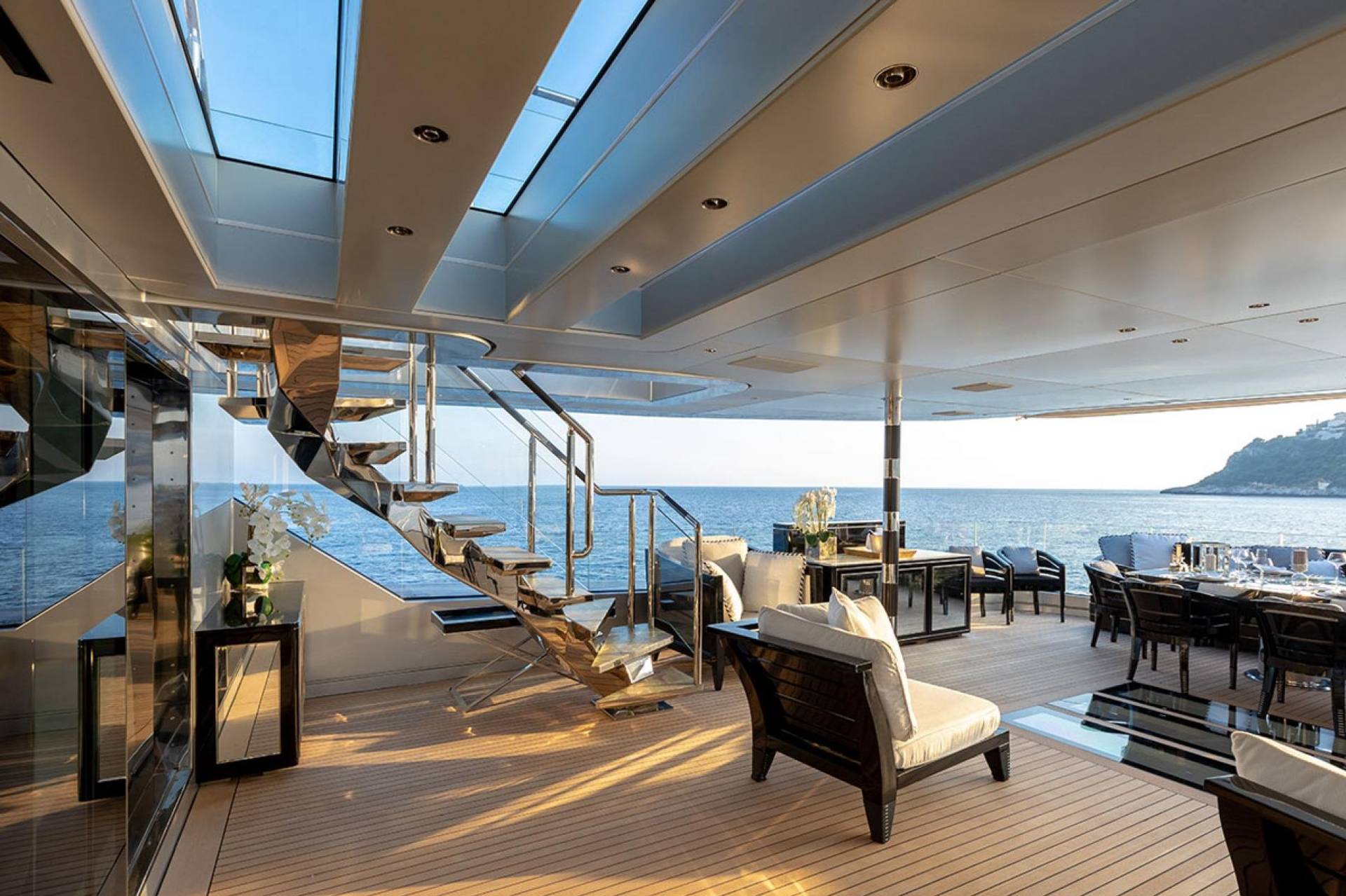 Tasteful Decadence. A Gallery Afloat.
