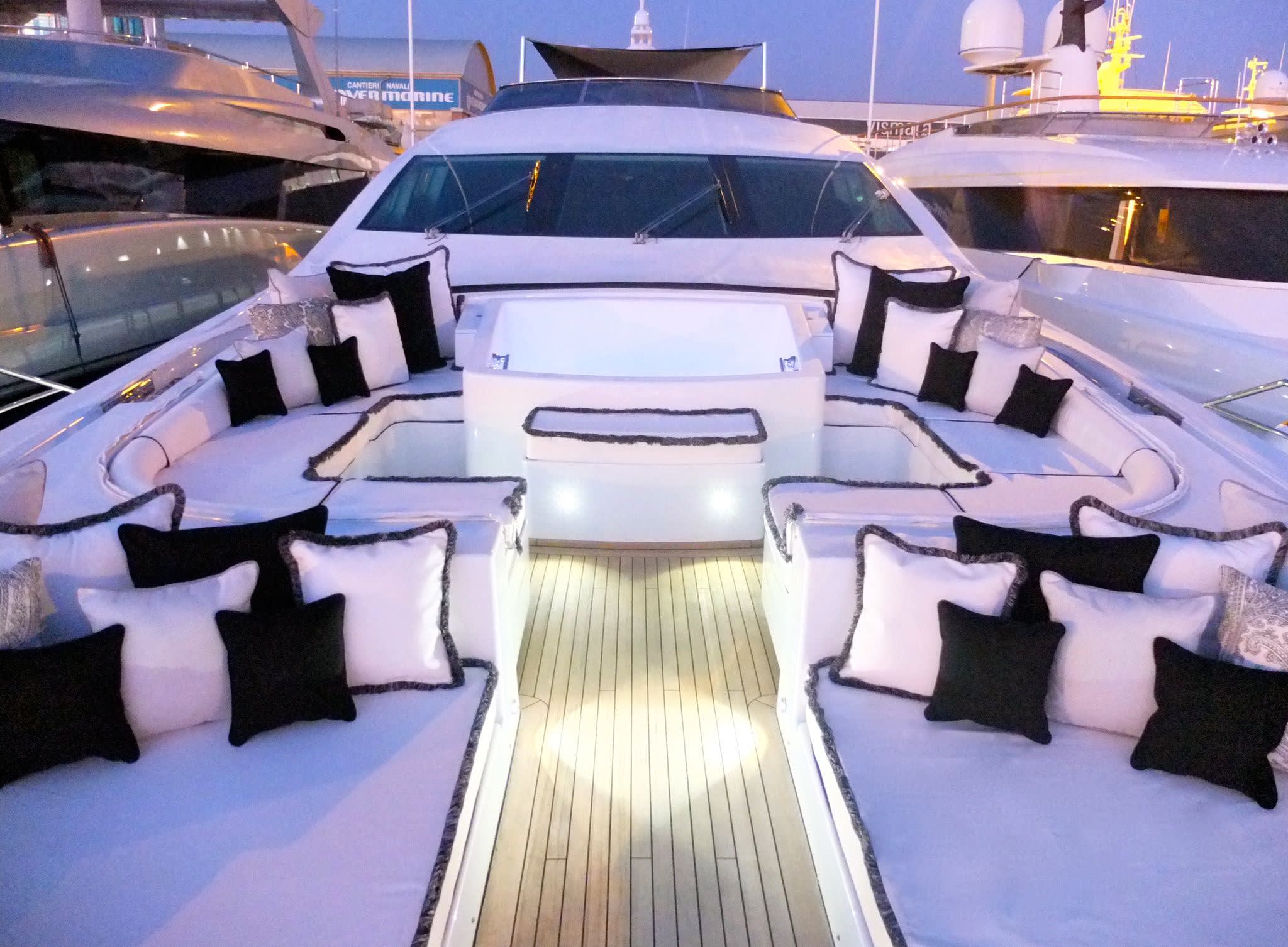 Foredeck Jacuzzi