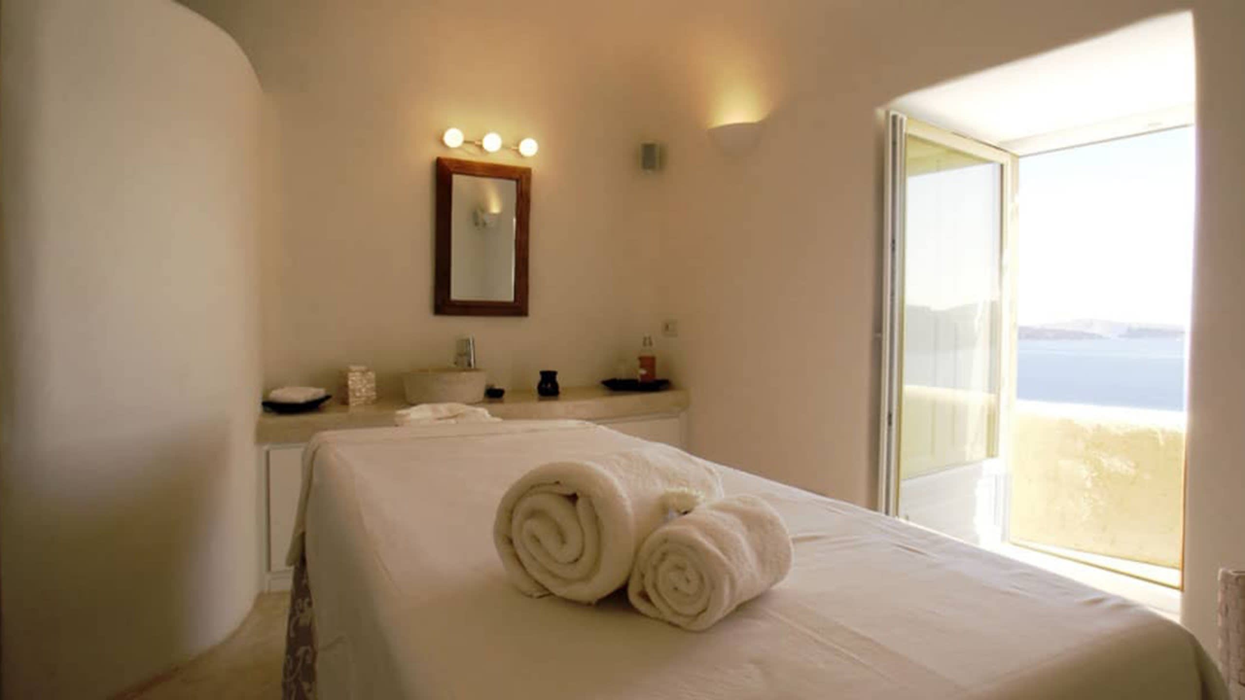 MYSTIQUE SPA Santorini