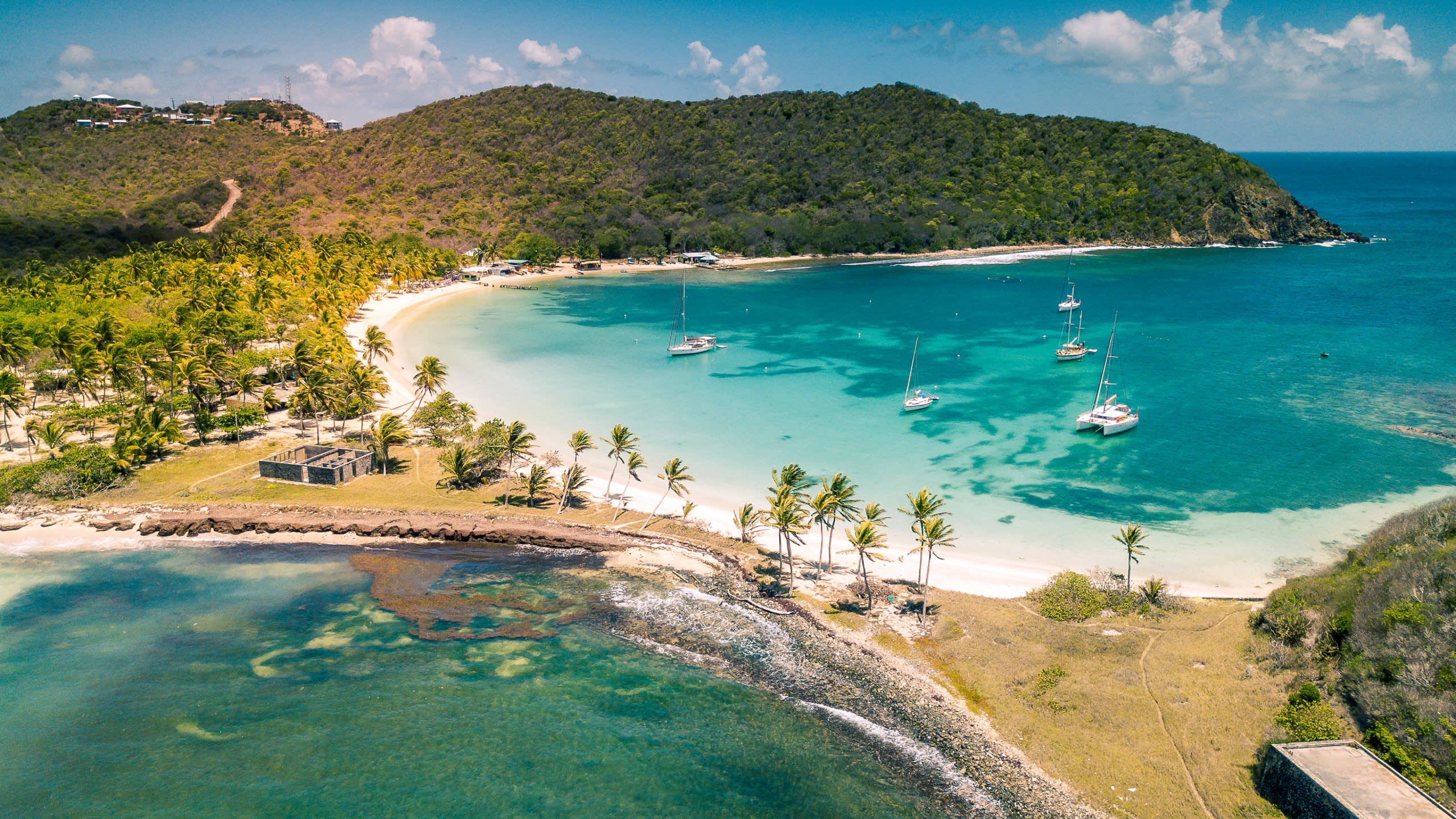 Sample Bays and Beer on Mayreau