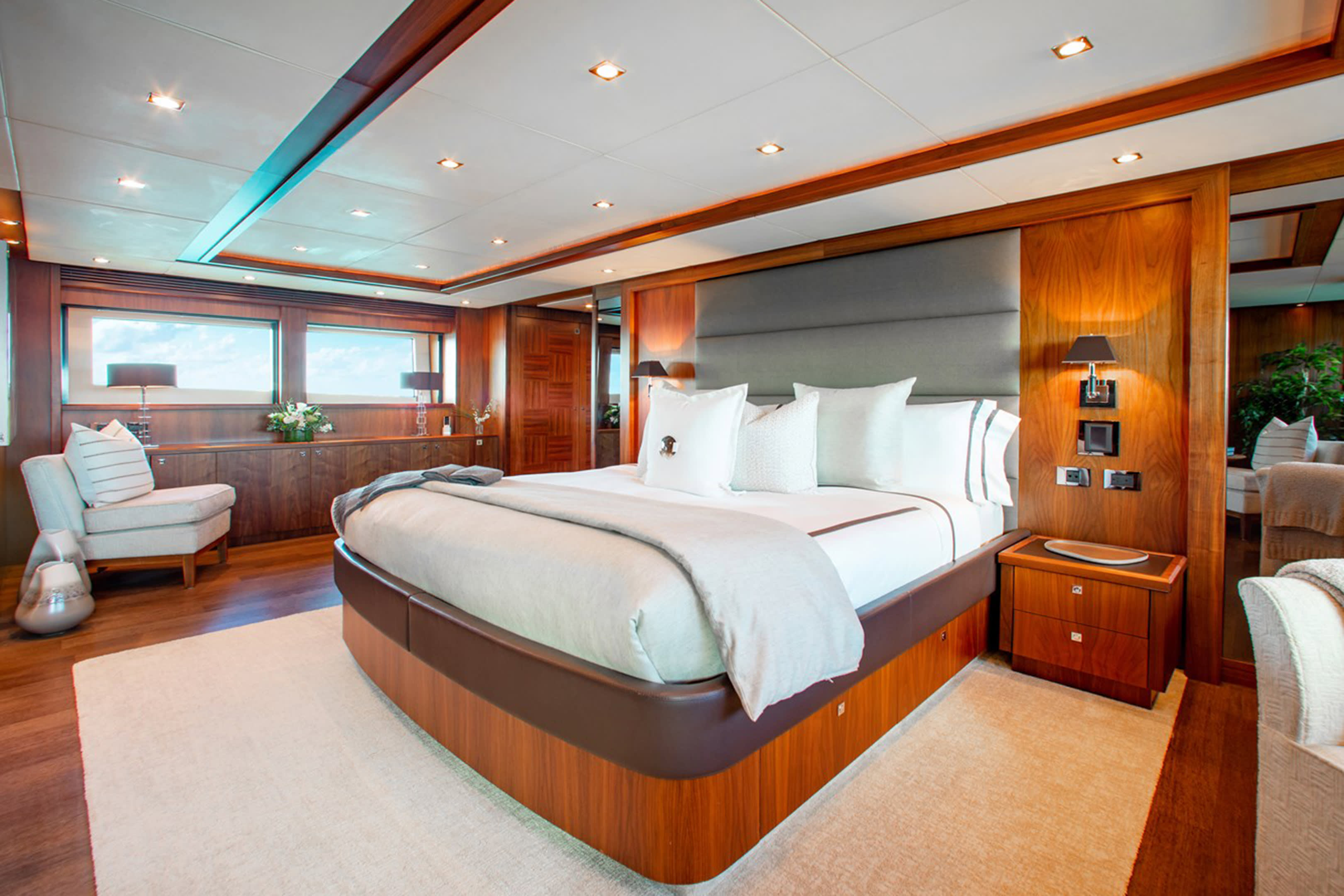 Full-Beam Owner's Cabin