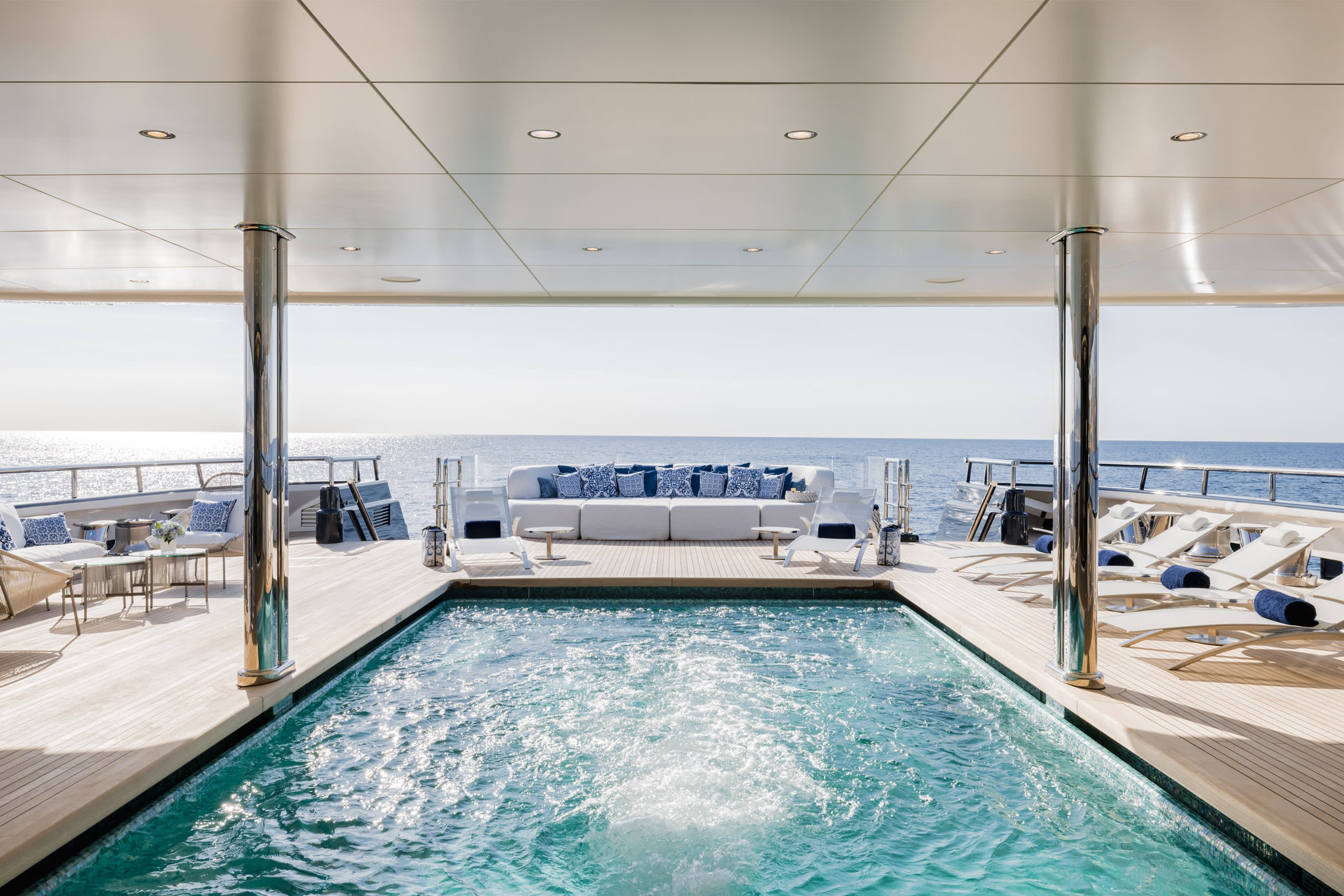 Counter current pool