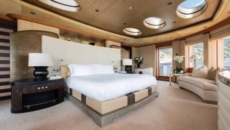 Full-Beam Upper Deck Owner’s Suite