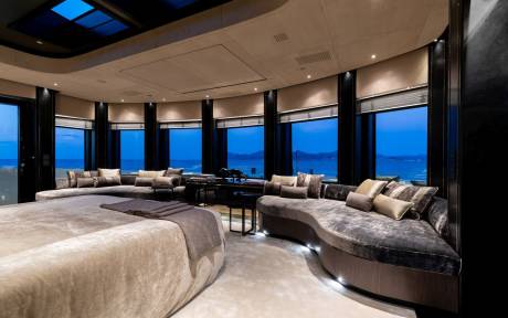 Full-Beam Fly Deck Owner’s Suite