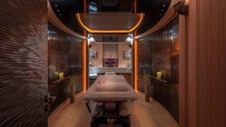 Spa & Steam Room