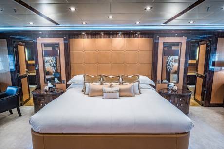 Full-Beam Owner's Cabin