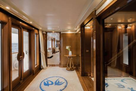 Discreet Service Excellence