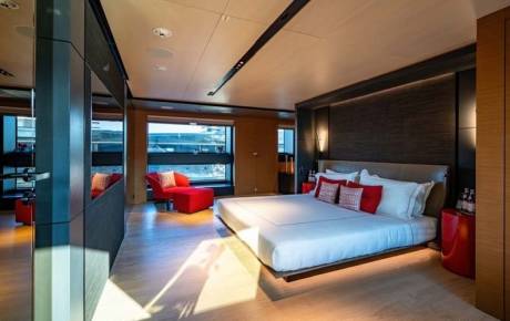 Full-Beam Main Deck Owner’s Suite