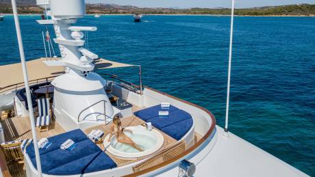 Deck Jacuzzi