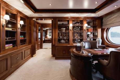 Full-Beam Main Deck Master Suite
