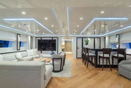 Sky Lounge With Bar