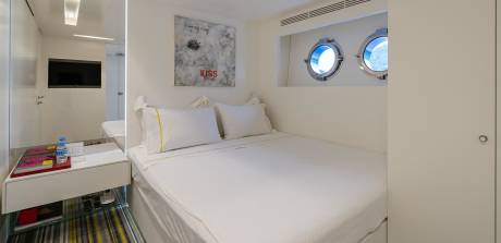 Twin room 