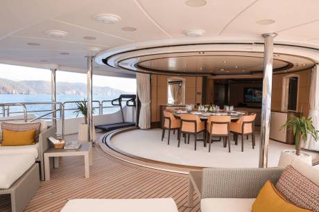 Indoor-outdoor Dining