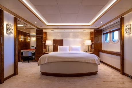 1 x Full Beam VIP Cabin