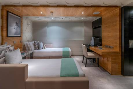 One Bridge Deck Cabin