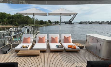 Flexible sun deck