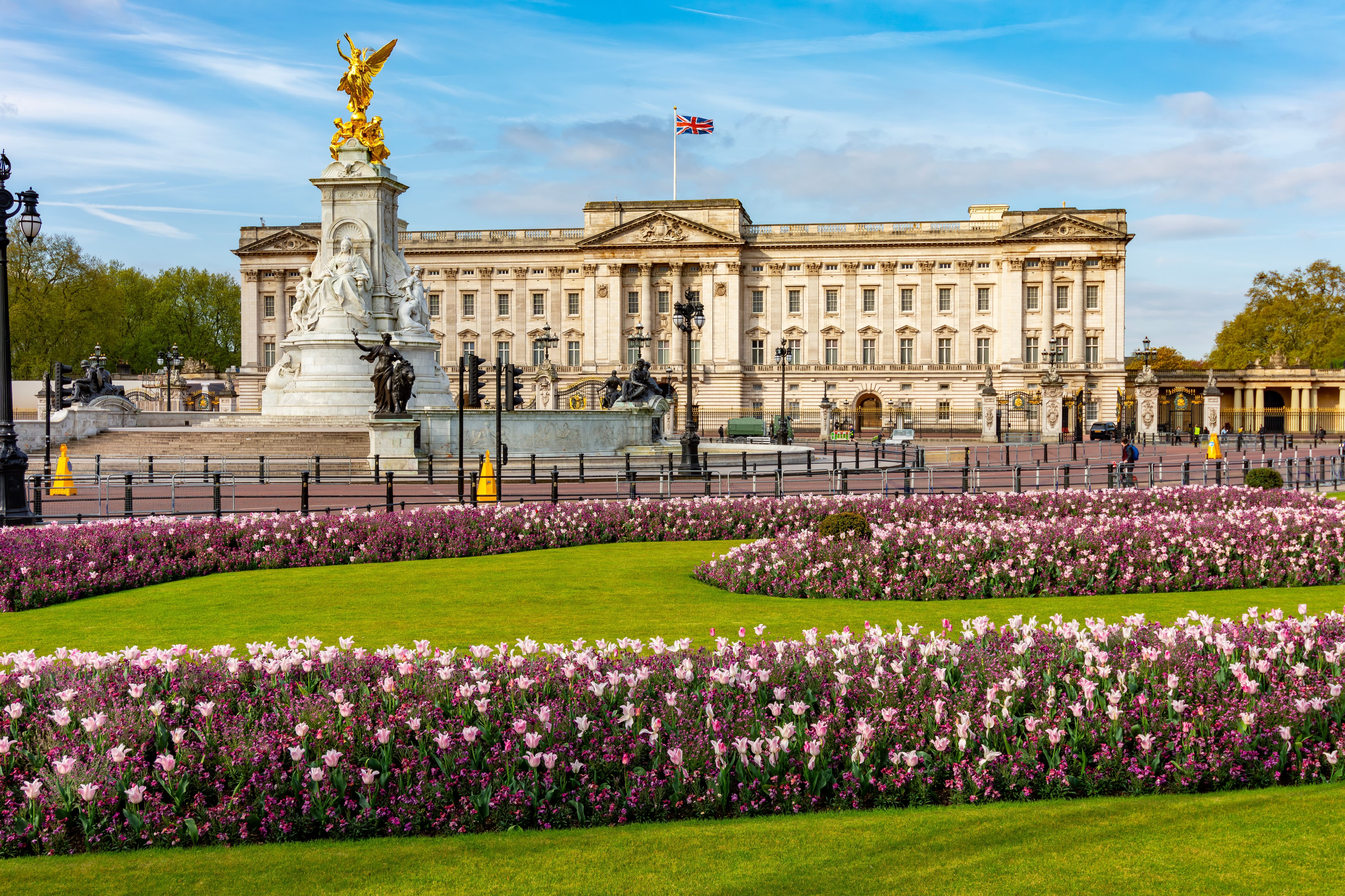 BUCKINGHAM PALACE 